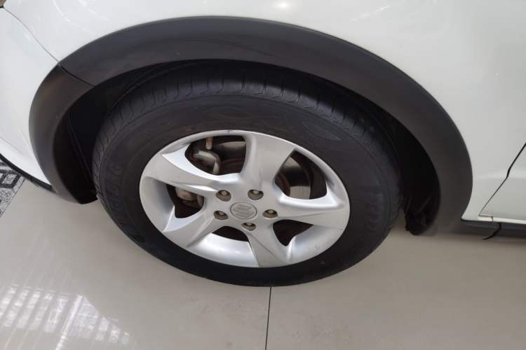 Used Suzuki SX4 2016 1.6L Automatic Classic Edition Left Front Wheel Hub