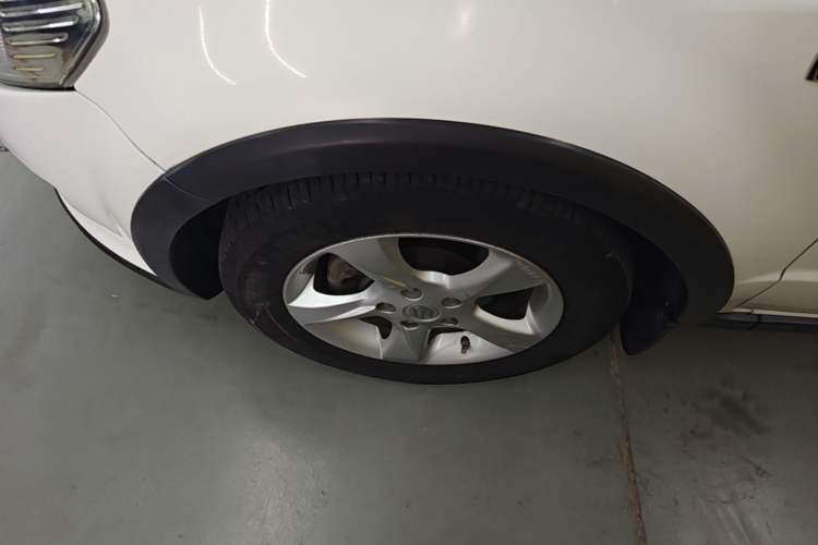 Used Suzuki SX4 2016 1.6L Automatic Classic Edition Left Front Wheel Hub