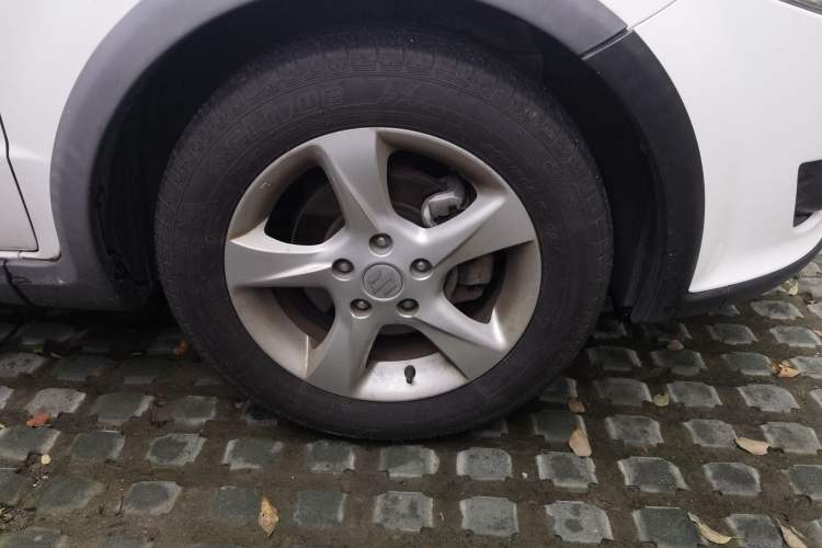 Used Suzuki SX4 2016 1.6L Automatic Classic Edition Right Front Wheel Hub