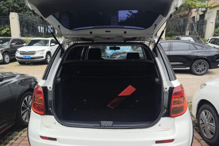 Used Suzuki SX4 2016 1.6L Automatic Classic Edition Trunk