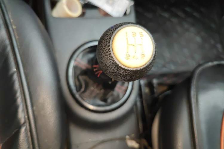 Used Suzuki SX4 S-Cross 2011 1.6L Manual Comfort Version Gear Lever