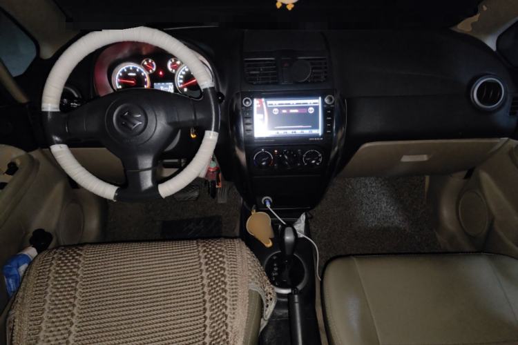 Used Suzuki SX4 S-Cross 2011 1.6L Automatic Comfort Edition Center Console