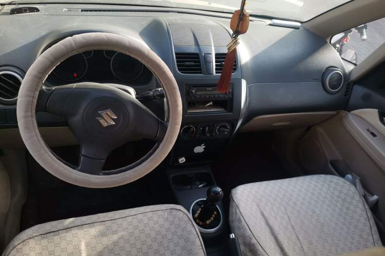 Used Suzuki SX4 S-Cross 2011 1.6L Manual Comfort Version Center Console