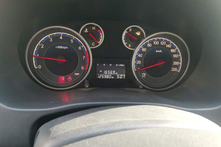 Used Suzuki SX4 S-Cross 2011 1.6L Manual Comfort Version Odometer Close Up