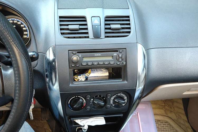 Used Suzuki SX4 S-Cross 2011 1.6L Manual Comfort Version Audio And AC Panel