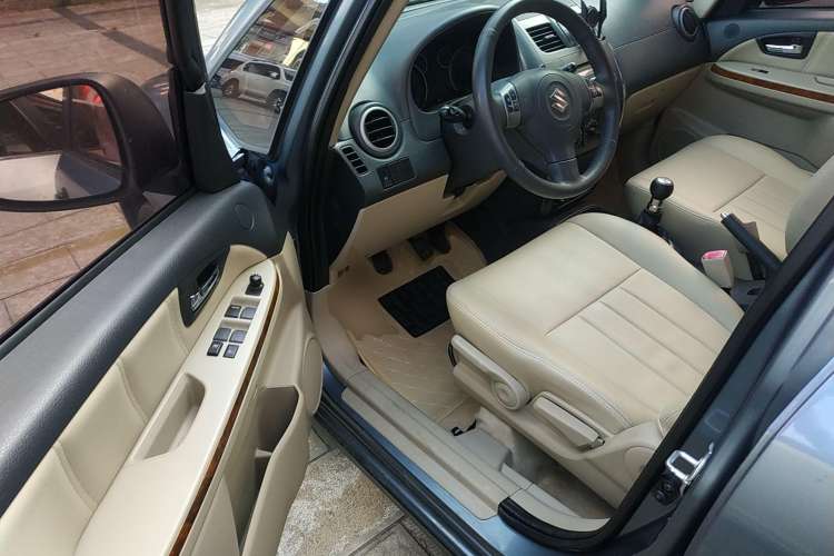 Used Suzuki SX4 S-Cross 2011 1.6L Manual Luxury Model Driver Seat