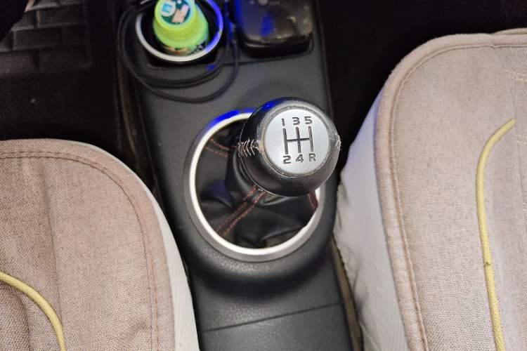 Used Suzuki SX4 S-Cross 2011 1.6L Manual Comfort Version Gear Lever