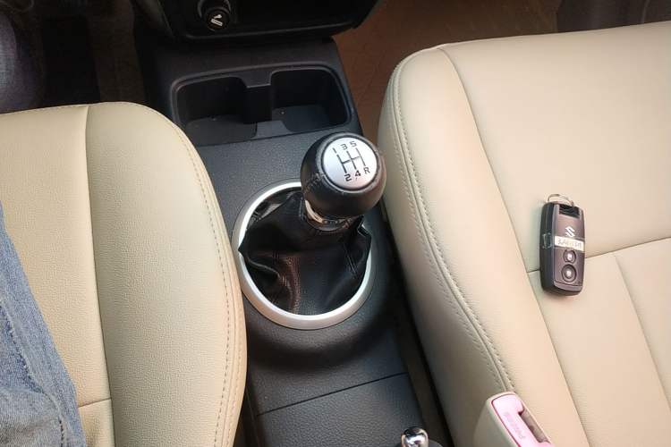 Used Suzuki SX4 S-Cross 2011 1.6L Manual Luxury Model Gear Lever