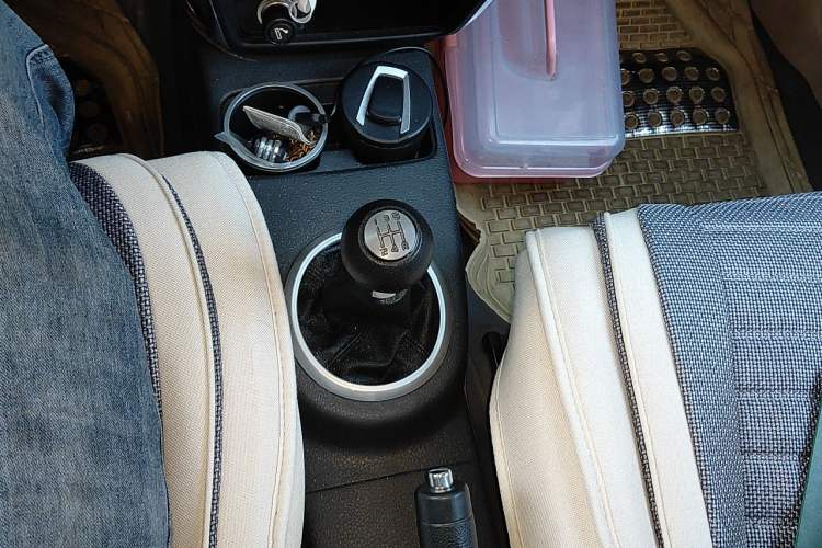 Used Suzuki SX4 S-Cross 2011 1.6L Manual Comfort Version Gear Lever
