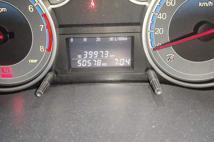 Used Suzuki SX4 S-Cross 2011 1.6L Manual Comfort Version Odometer Close Up