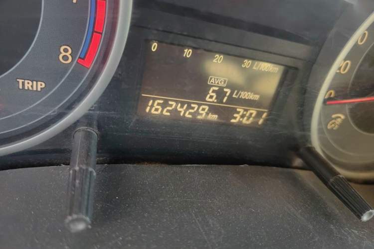 Used Suzuki SX4 S-Cross 2011 1.6L Manual Comfort Version Odometer Close Up