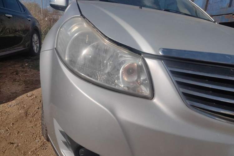 Used Suzuki SX4 S-Cross 2011 1.6L Manual Comfort Version Right Front Headlight