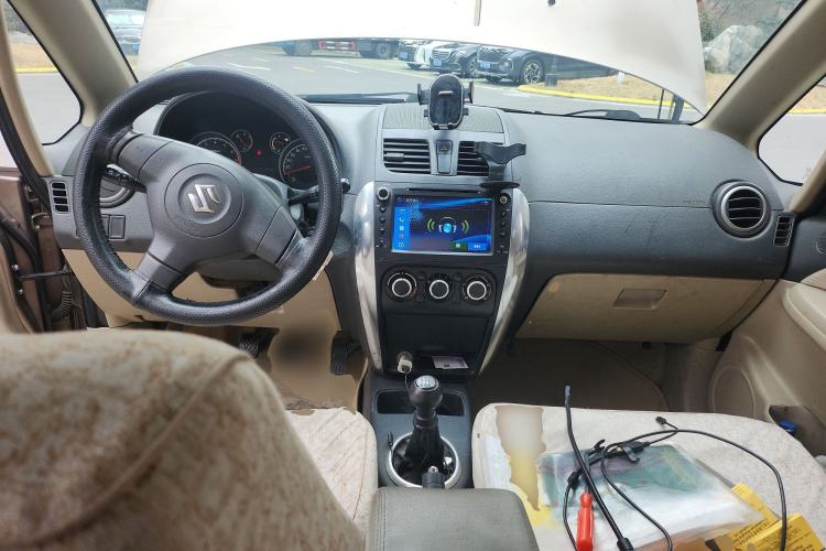 Used Suzuki SX4 S-Cross 2012 1.6L Manual Comfort Model Center Console
