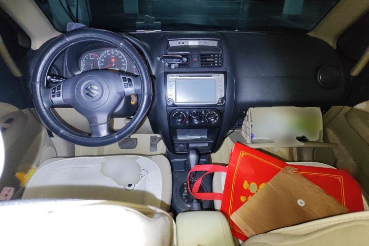 Used Suzuki SX4 S-Cross 2012 1.6L Automatic Practical Upgrade Edition Center Console