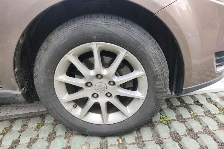 Used Suzuki SX4 S-Cross 2012 1.6L Manual Comfort Model Right Front Wheel Hub