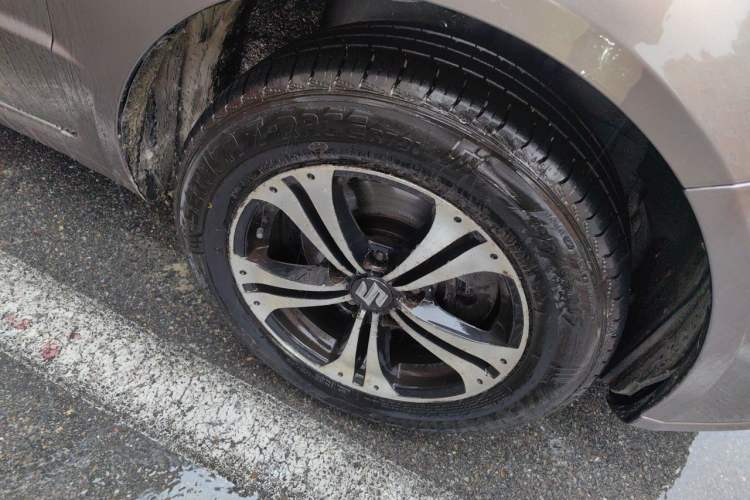 Used Suzuki SX4 S-Cross 2012 1.6L Manual - Practical Upgraded Version Right Front Wheel Hub