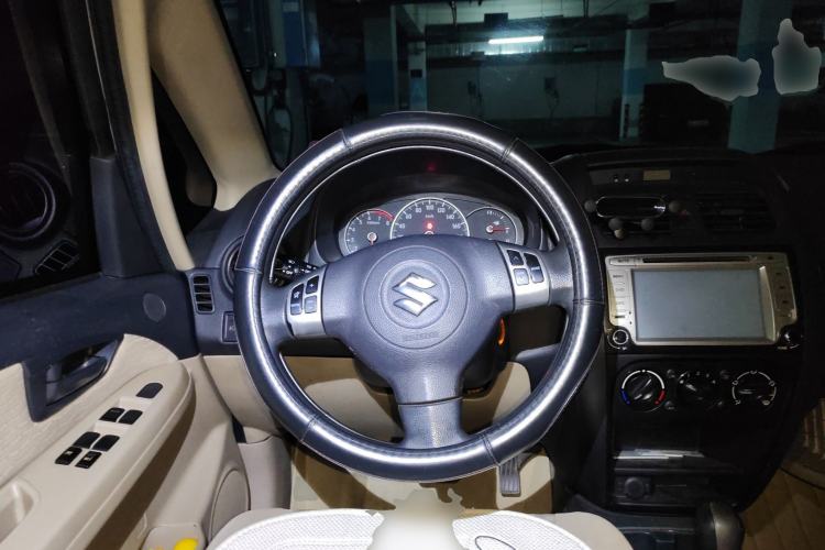 Used Suzuki SX4 S-Cross 2012 1.6L Automatic Practical Upgrade Edition Steering Wheel