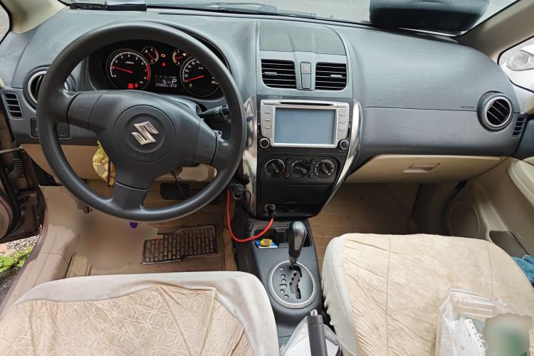 Used Suzuki SX4 S-Cross 2012 1.6L Automatic Comfort Edition Center Console