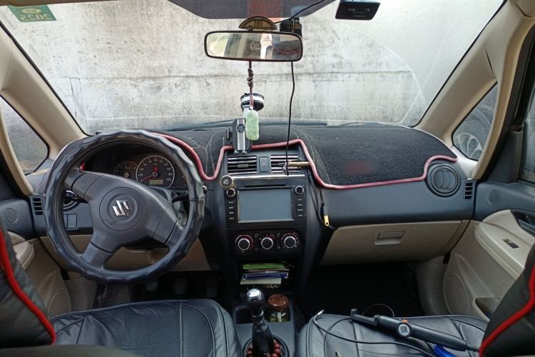 Used Suzuki SX4 S-Cross 2012 1.6L Manual - Practical Upgraded Version Center Console