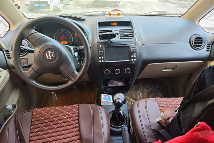 Used Suzuki SX4 S-Cross 2012 1.6L Manual - Practical Upgraded Version Center Console