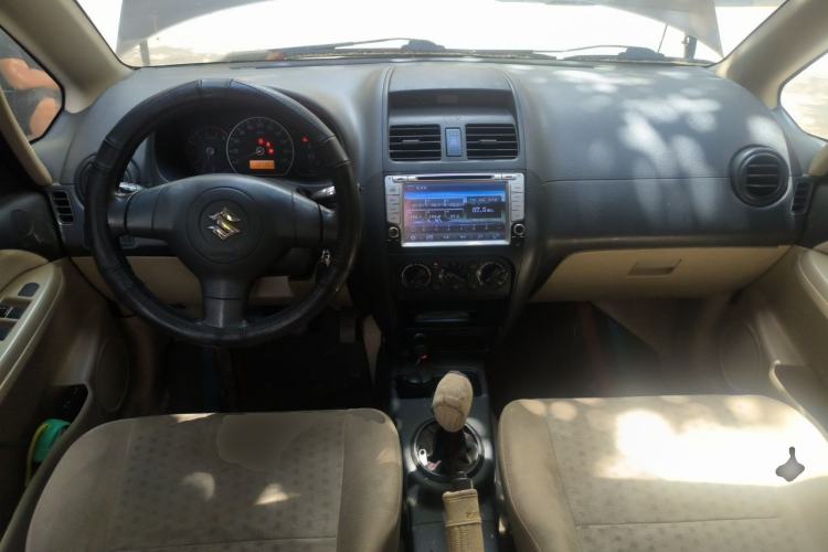Used Suzuki SX4 S-Cross 2012 1.6L Manual - Practical Upgraded Version Center Console