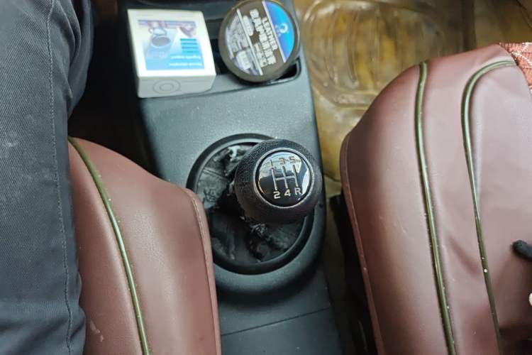 Used Suzuki SX4 S-Cross 2012 1.6L Manual - Practical Upgraded Version Gear Lever