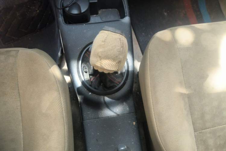 Used Suzuki SX4 S-Cross 2012 1.6L Manual - Practical Upgraded Version Gear Lever