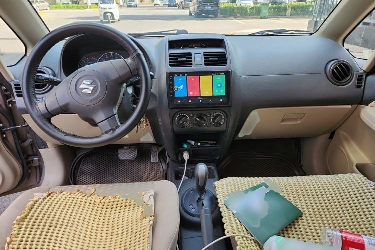 Used Suzuki SX4 S-Cross 2012 1.6L Automatic Practical Upgrade Edition Center Console