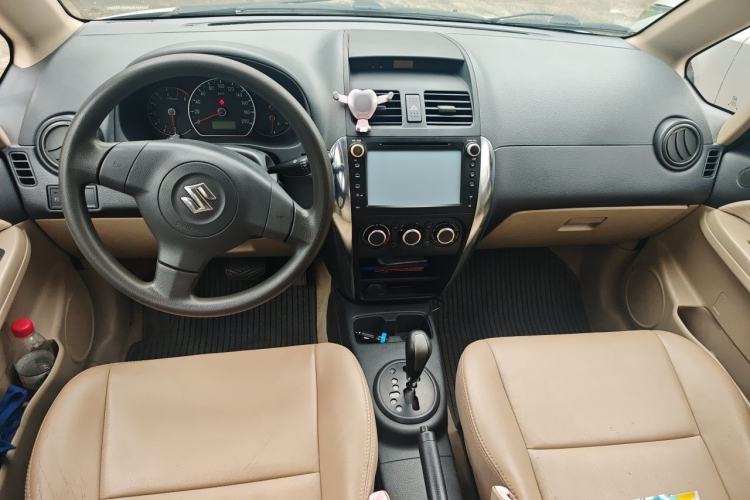Used Suzuki SX4 S-Cross 2012 1.6L Automatic Practical Upgrade Edition Center Console