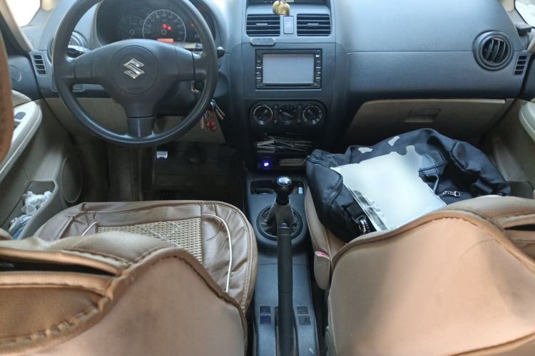 Used Suzuki SX4 S-Cross 2012 1.6L Manual - Practical Upgraded Version Center Console