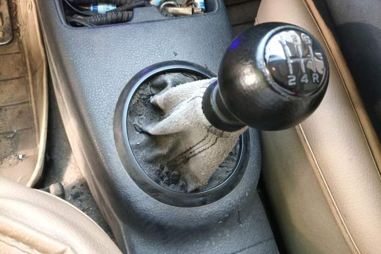 Used Suzuki SX4 S-Cross 2012 1.6L Manual - Practical Upgraded Version Gear Lever