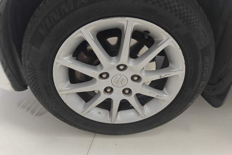 Used Suzuki SX4 S-Cross 2012 1.6L Automatic Practical Upgrade Edition Left Front Wheel Hub