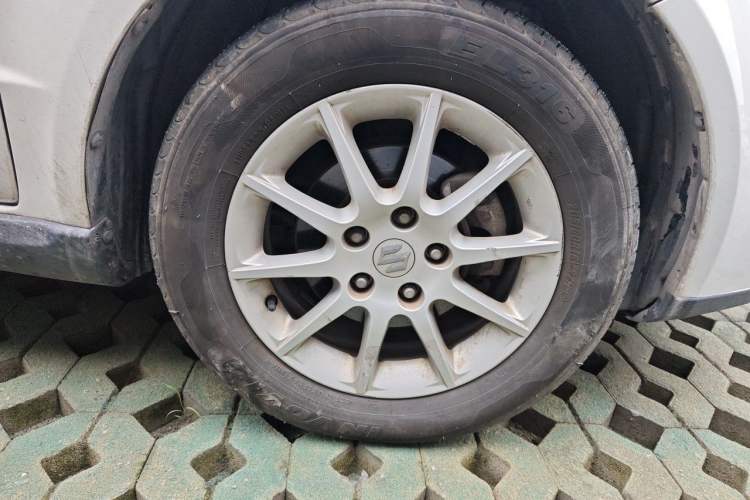 Used Suzuki SX4 S-Cross 2012 1.6L Manual Comfort Model Right Front Wheel Hub