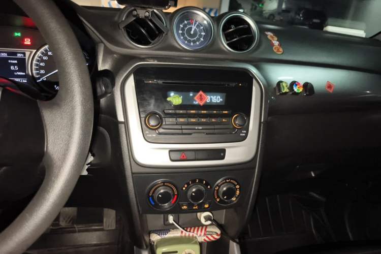 Used Suzuki Vitara 2016 1.6L Manual Two-Wheel Drive Entry-Level Trim Audio And AC Panel