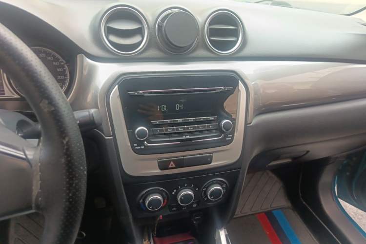 Used Suzuki Vitara 2016 1.6L Manual Two-Wheel Drive Entry-Level Trim Audio And AC Panel