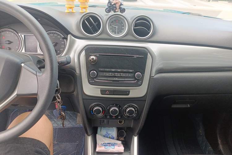 Used Suzuki Vitara 2016 1.6L Manual Two-Wheel Drive Entry-Level Trim Audio And AC Panel