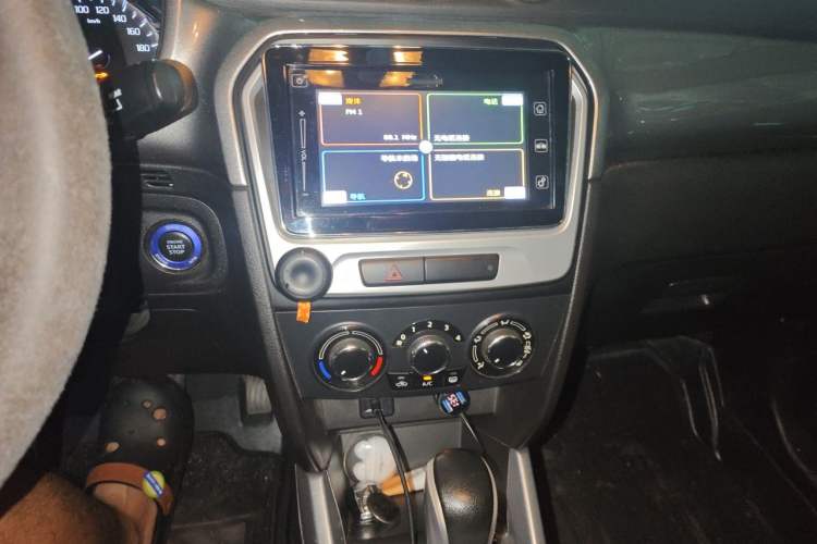 Used Suzuki Vitara 2016 1.4T Automatic All-Wheel Drive Leading Version Audio And AC Panel