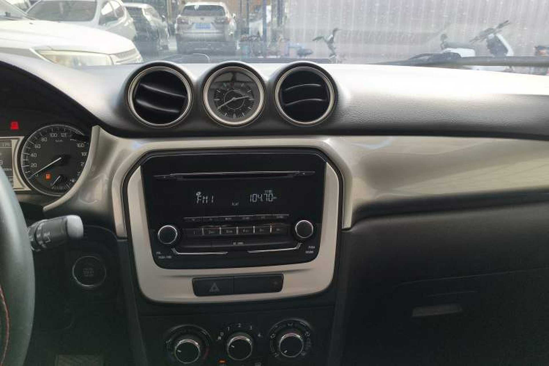 Used Suzuki Vitara 2016 1.4T Automatic Two-Wheel Drive Elite Model Audio And AC Panel