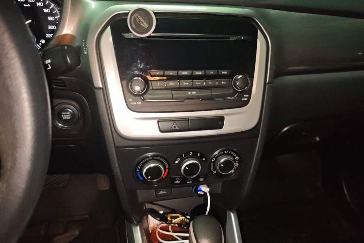 Used Suzuki Vitara 2016 1.4T Automatic Two-Wheel Drive Elite Model Audio And AC Panel