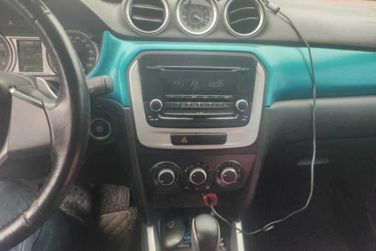 Used Suzuki Vitara 2016 1.4T Automatic All-Wheel-Drive Elite Model Audio And AC Panel