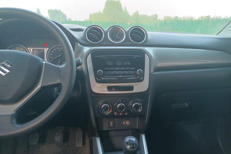 Used Suzuki Vitara 2016 1.6L Manual Two-Wheel Drive Entry-Level Trim Audio And AC Panel