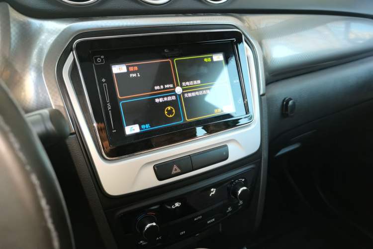 Used Suzuki Vitara 2016 1.4T Automatic Two-Wheel Drive Luxury Version Audio And AC Panel
