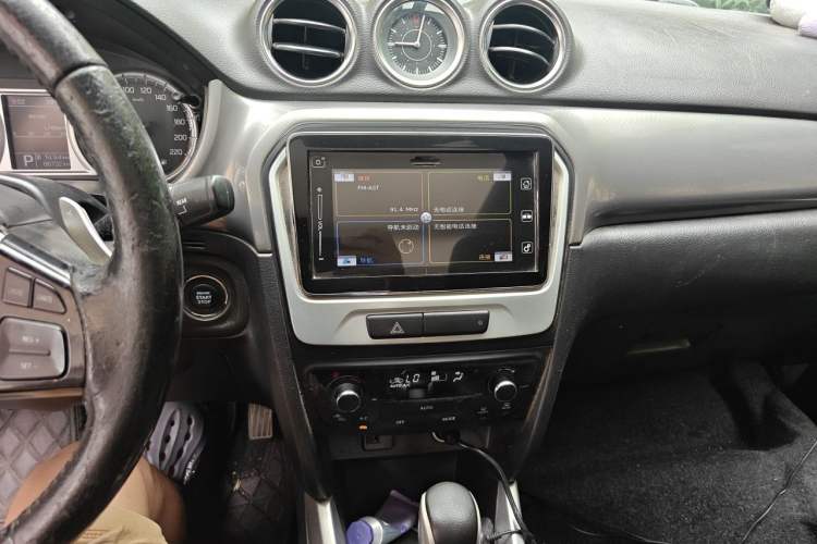 Used Suzuki Vitara 2016 1.4T Automatic Two-Wheel Drive Luxury Version Audio And AC Panel