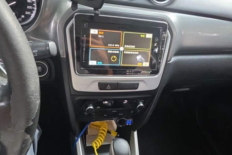 Used Suzuki Vitara 2016 1.4T Automatic Two-Wheel Drive Luxury Version Audio And AC Panel