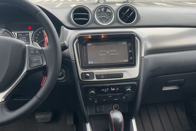 Used Suzuki Vitara 2016 1.4T Automatic Two-Wheel Drive Luxury Version Audio And AC Panel