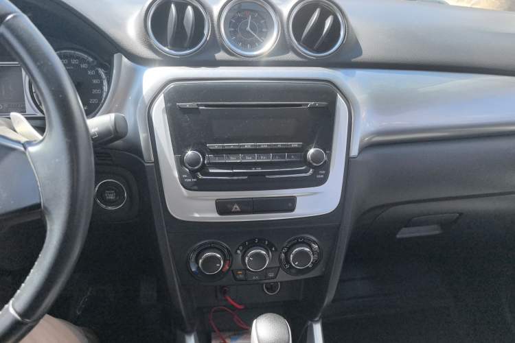 Used Suzuki Vitara 2016 1.4T Automatic Two-Wheel Drive Elite Model Audio And AC Panel