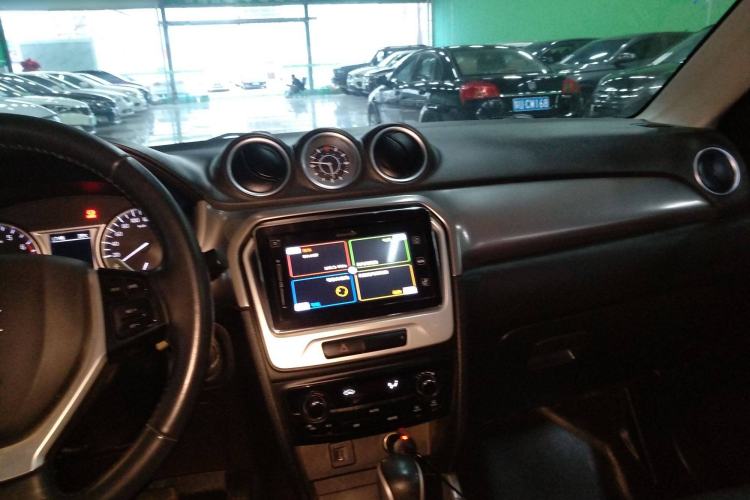 Used Suzuki Vitara 2016 1.4T Automatic Two-Wheel Drive Luxury Version Audio And AC Panel