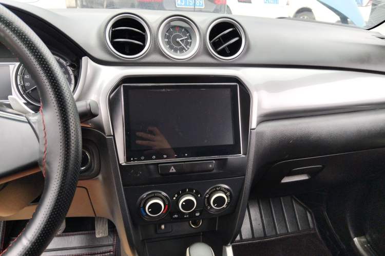 Used Suzuki Vitara 2016 1.4T Automatic Two-Wheel Drive Elite Model Audio And AC Panel