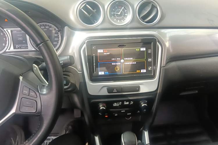 Used Suzuki Vitara 2016 1.4T Automatic Two-Wheel Drive Luxury Version Audio And AC Panel