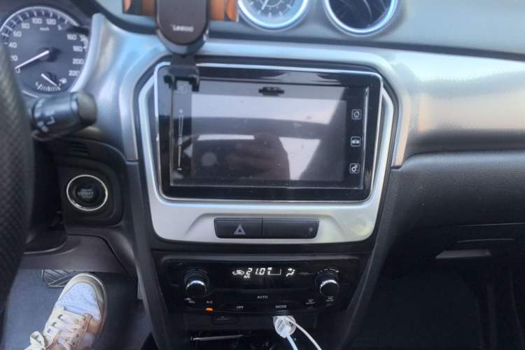Used Suzuki Vitara 2016 1.4T Automatic Two-Wheel Drive Luxury Version Audio And AC Panel